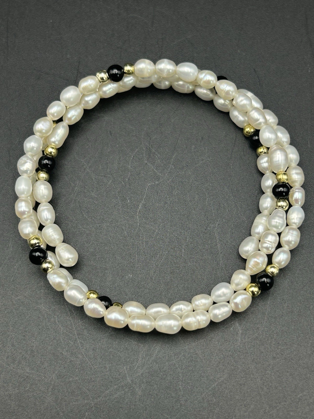 VTG White Cultured Fresh Water Pearl Black Onyx Gold Beaded Flex Wire Bracelet