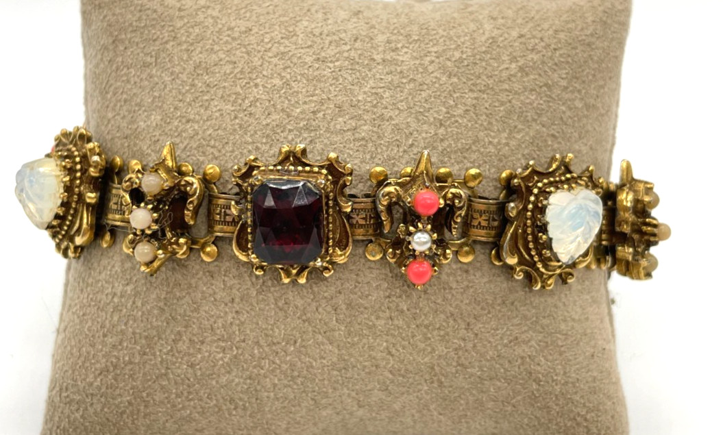 VTG Victorian Revival Fleur De Lis rhinestone faux pearl book link bracelet