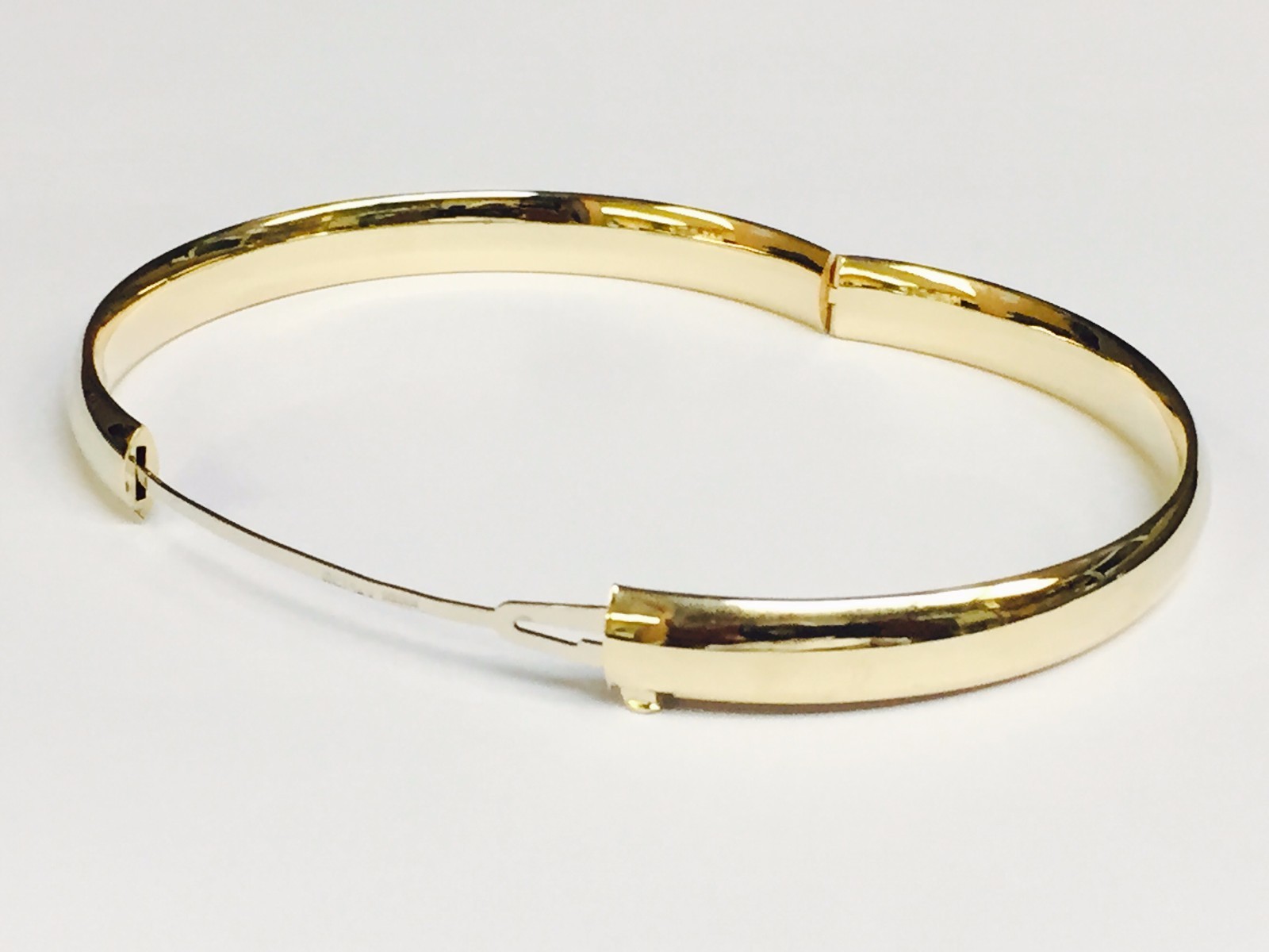 10k Yellow Gold 7″ Stackable Shiny Domed Hinged Bangle Bracelet 5mm 4 Grams