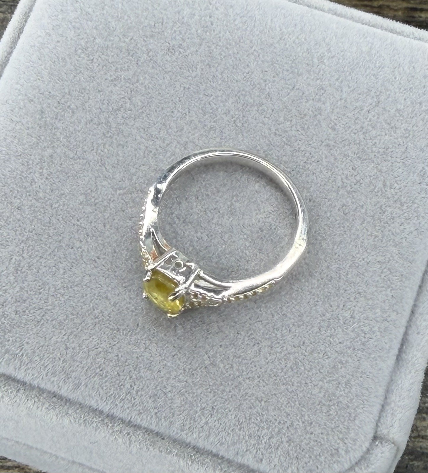Stunning Natural Yellow Sapphire w/ sapphire accent Ring 925 Sterling Silver sz8