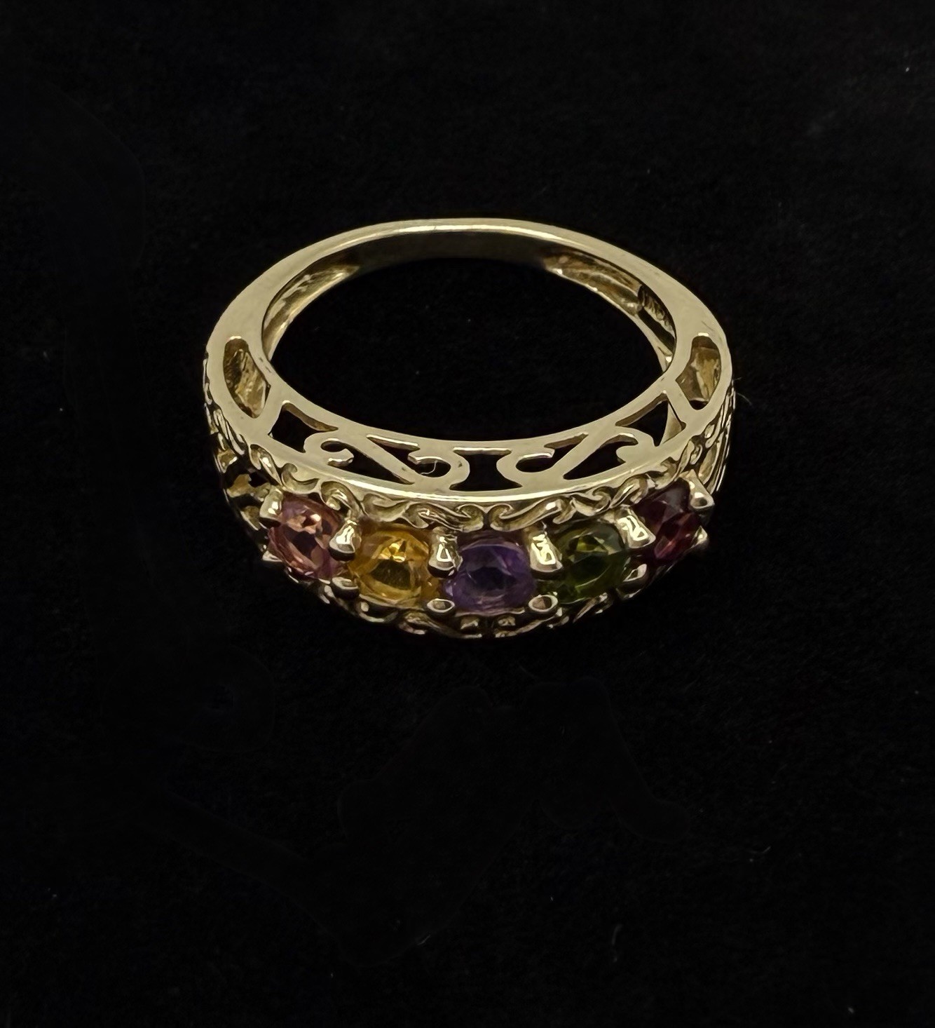 14 K Gold Colorful Multi Stone Ring. Size 7. (total weight 4.0g)