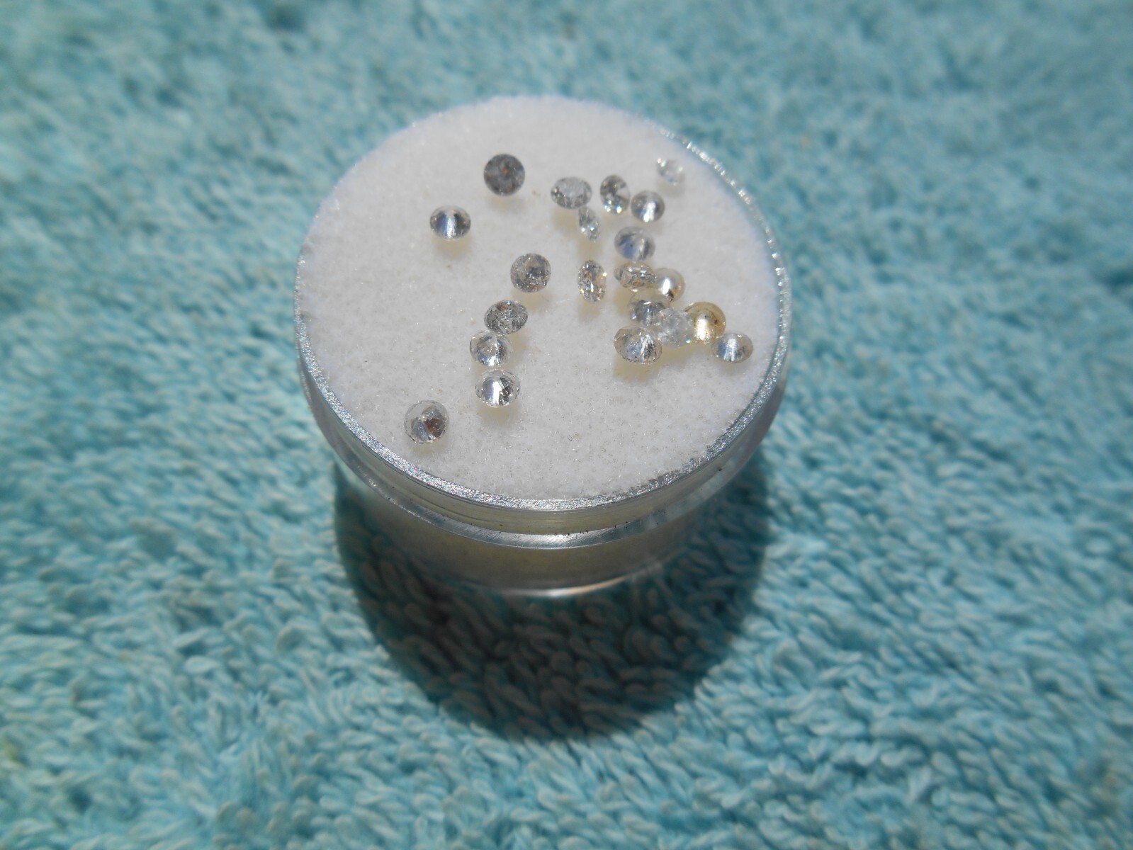 ONE LOOSE 5 to 7/100ths CARAT 5 to 7 POINT 2 to 2.5mm. ROUND GENUINE DIAMOND.