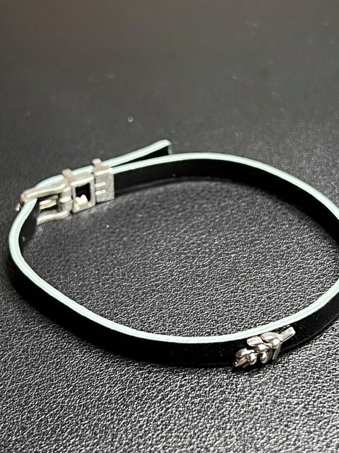 B6235 Sterling Silver 6.5-8.5″ Black Leather Band Bracelet Leaf Accent Buckle
