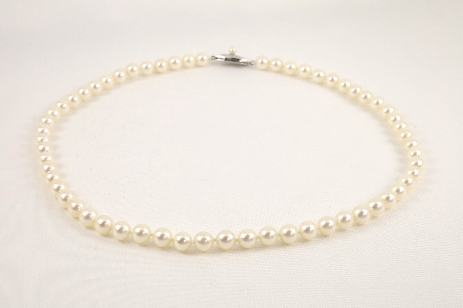 TASAKI Akoya Pearl Necklace 6.5-7.0mm 18″ 14K White Gold Clasp w/ Case