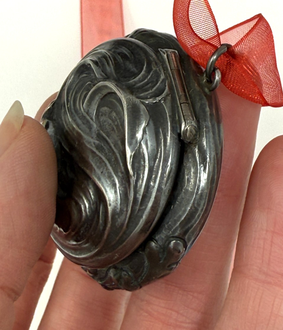 XL Repousse Sea Serpent Sterling Silver Puff Locket Snuff Pill Box Pendant