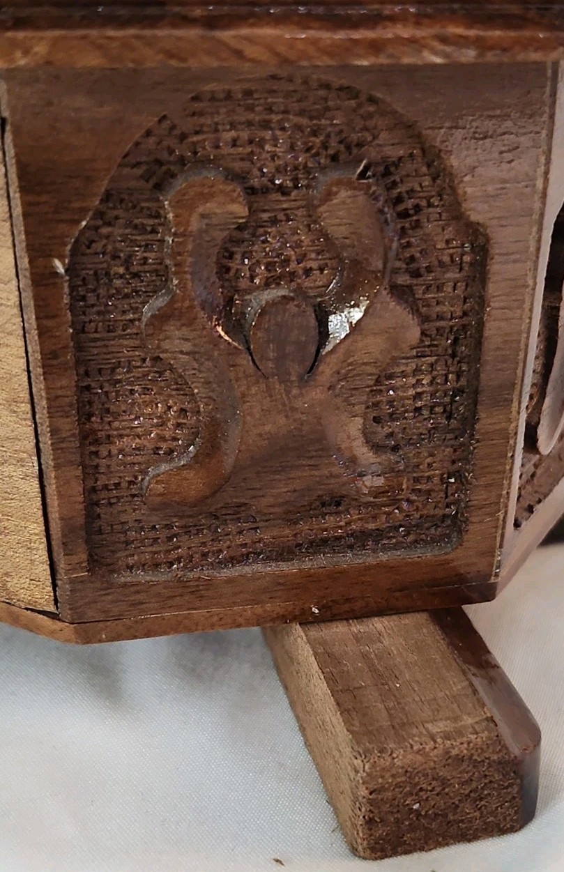 Vtg Kashmiri Hand Carved Walnut Wood Puzzle Jewelry Box Rotating Foot Lock-Read