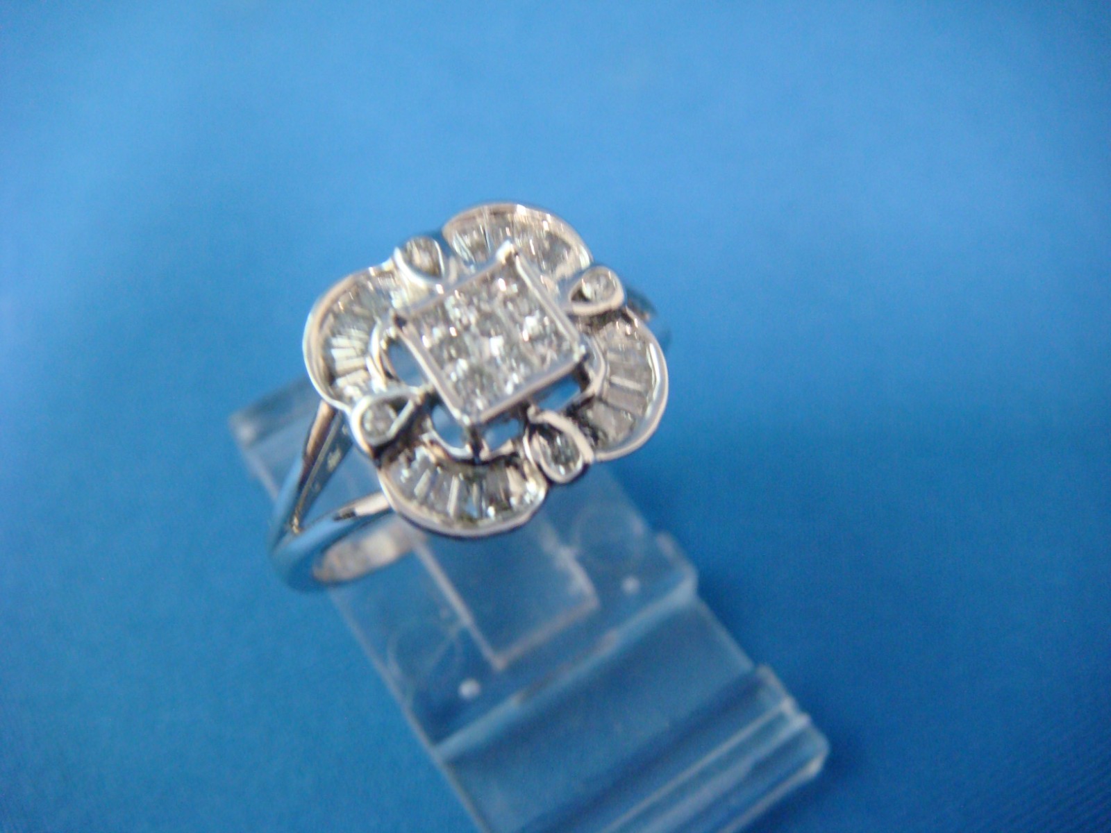 14 KT. NATURAL PRINCESS AND BAGUETTE DIAMONDS LADIES RING 3.2 GRAMS SUIZE 7