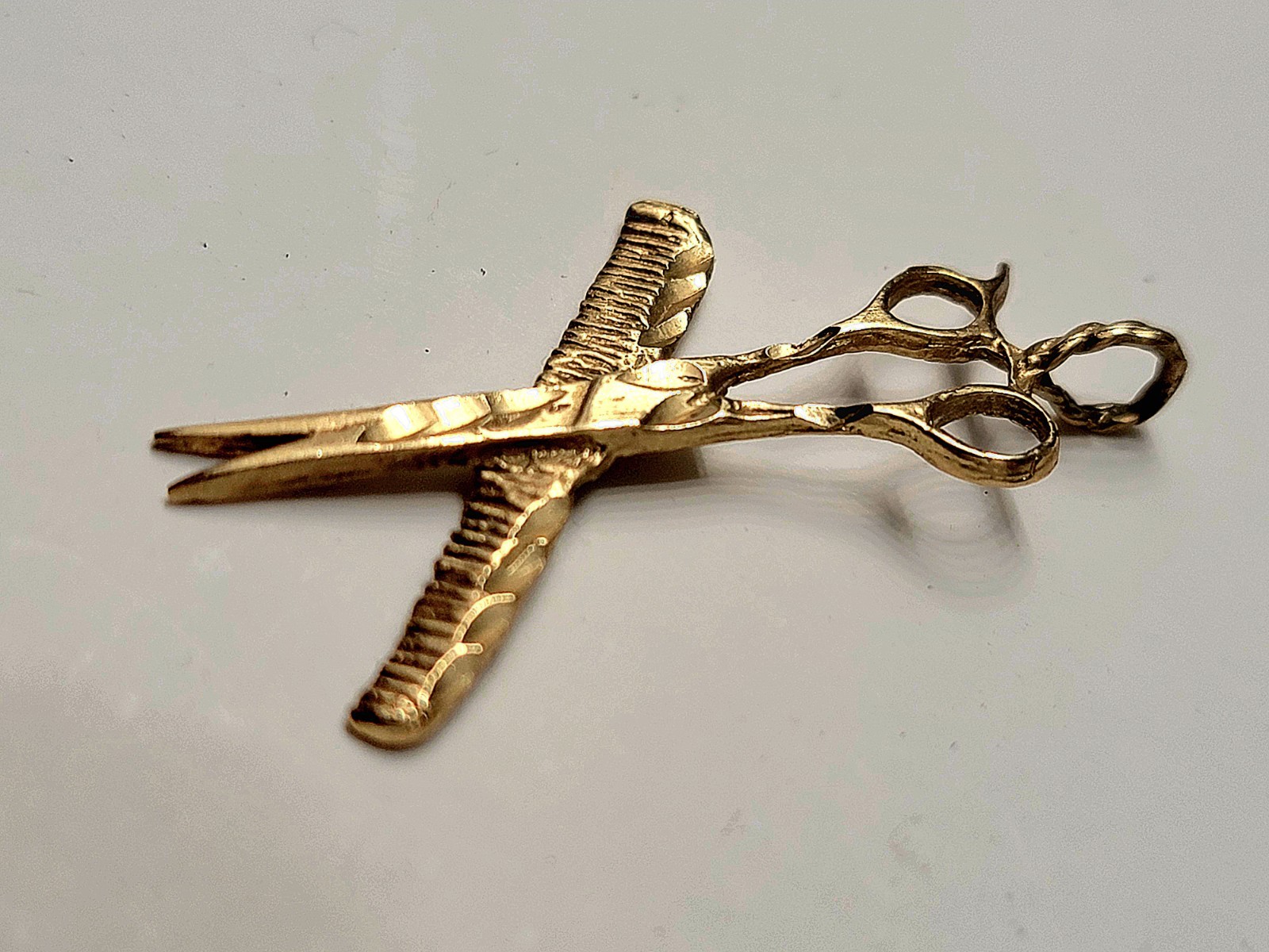 80s Vintage Barber’s Scissors & Comb Hairdressing Charm 2 grams 14k Gold