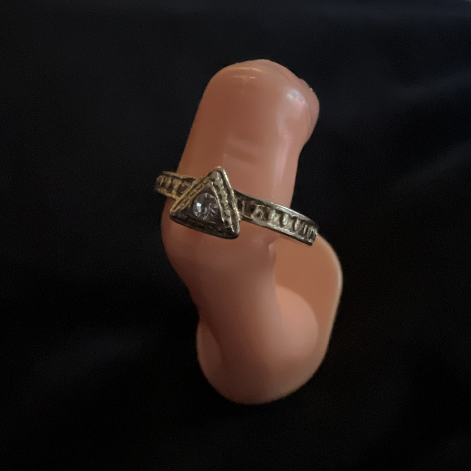 Gold Tone Band Ring Size 8 w/ White/Colorless Round Stone, Triangle Setting