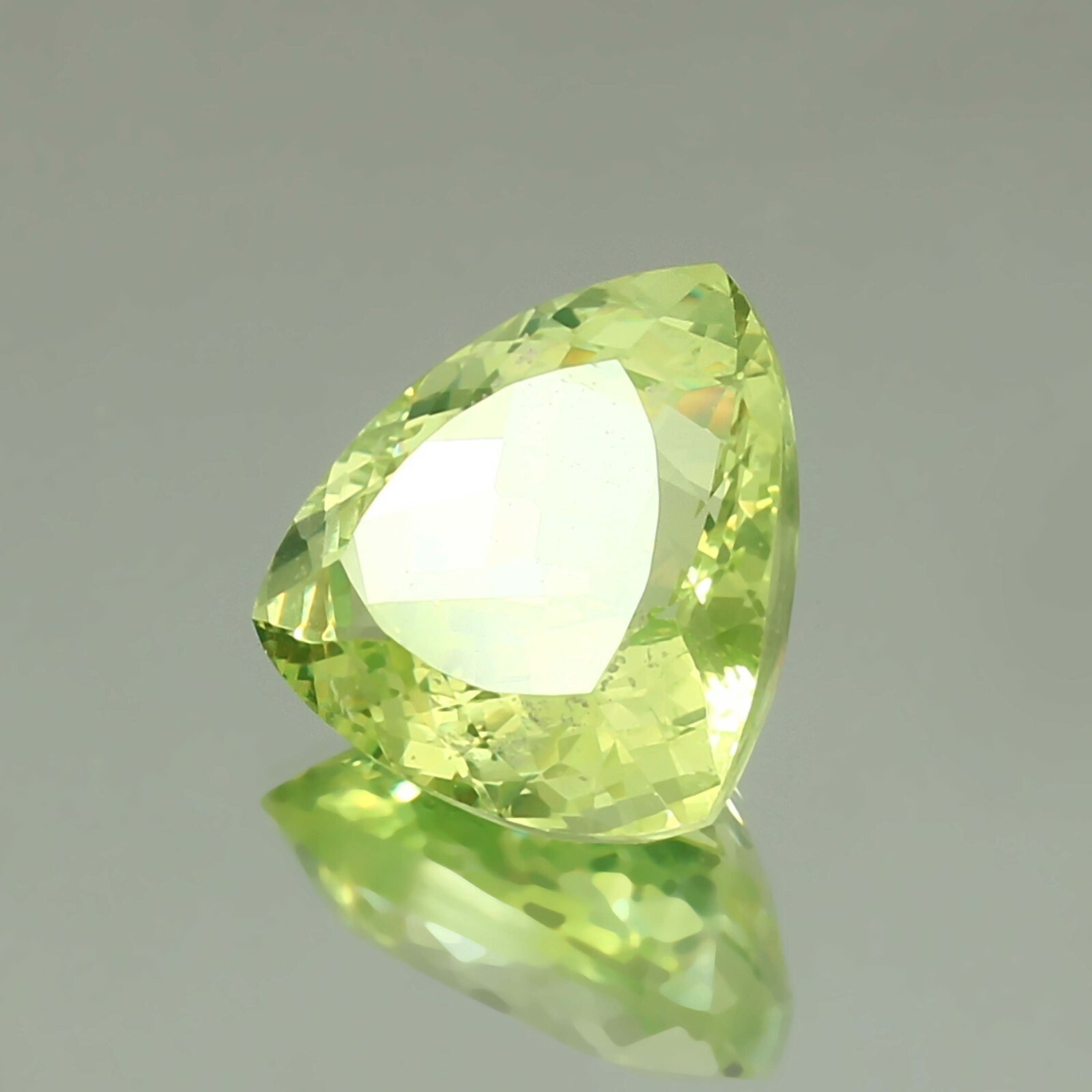 Natural Flawless Yellowish Green Chrysoberyl Trillion Loose Cut Gemstone 19x19MM