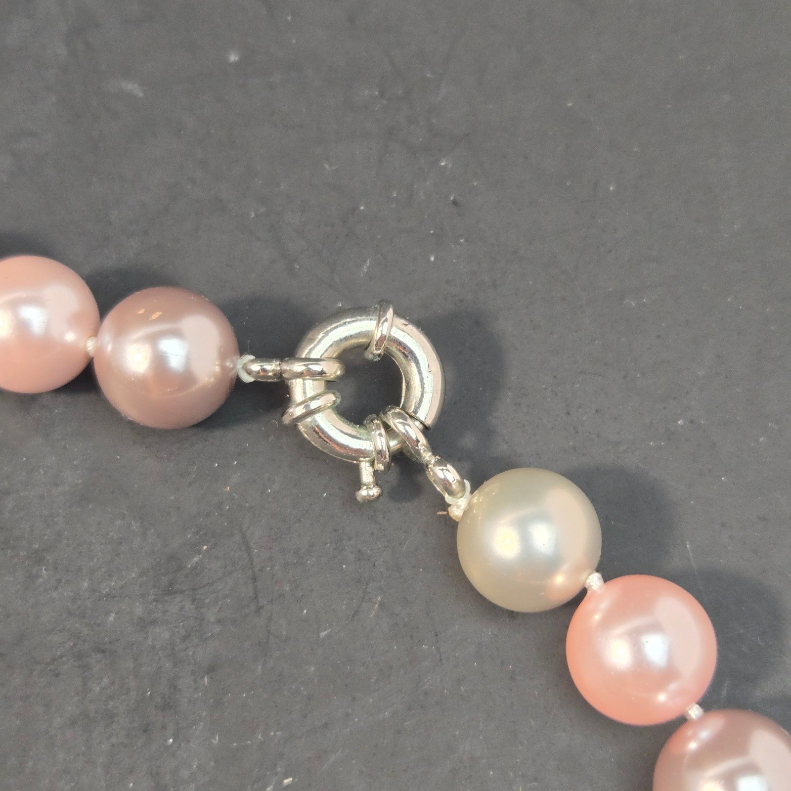 Pink Mauve Cream Faux Pearl Knotted Necklace Silver Tone Spring Clasp 16.5 In