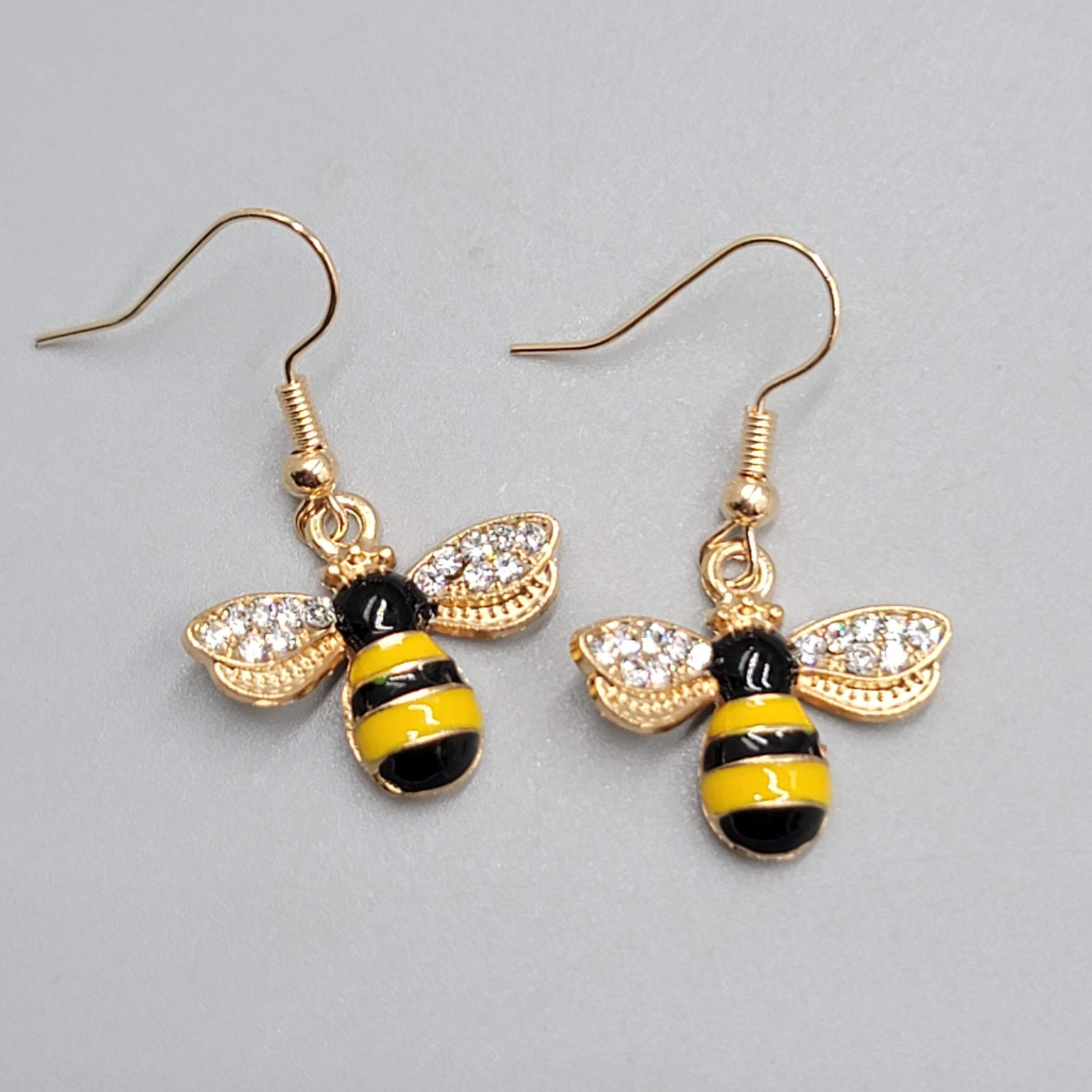 Bumble Bee Pierced Earrings Gold tone Rhinestone Yellow Enamel Dangle New 5/8″