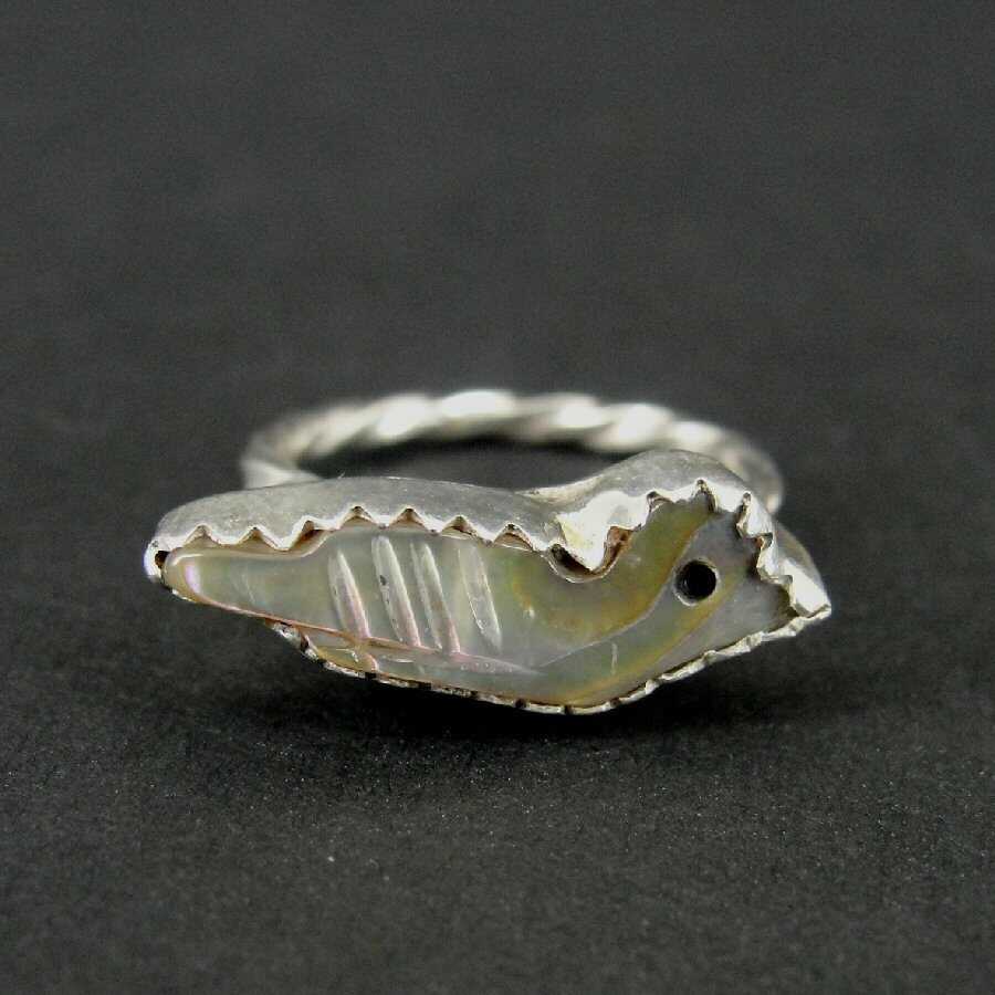 Ring Silver Mother of Pearl Bird Fetish Sterling 925 Ring Twist Band Size 2