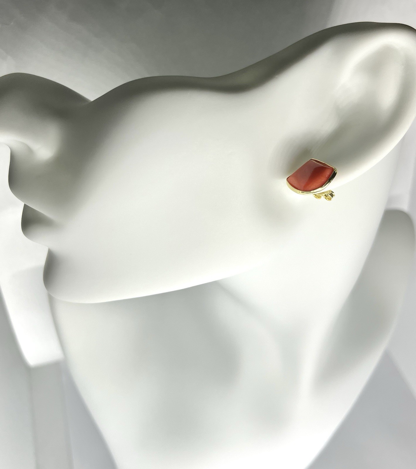 Mediterranean Red Coral Earrings 12x14mm in 18kt Gold – Fan – Italy
