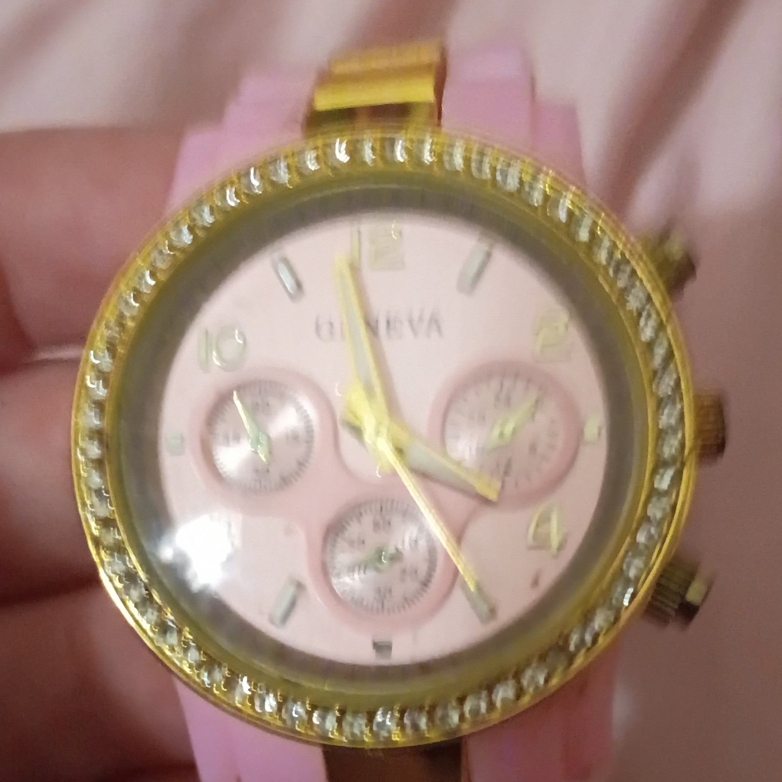Geneva Quartz Analog Women’s Wristwatch Pink Dial Gold Case 40mm Gem Bezel