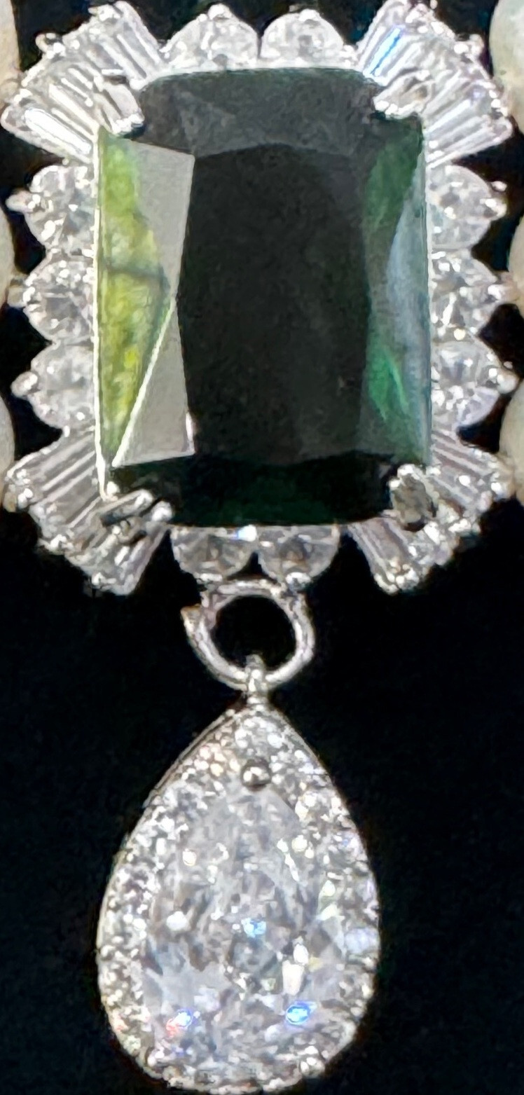 Fresh water pearls Necklace with green cubic zircon and clear swarovski center