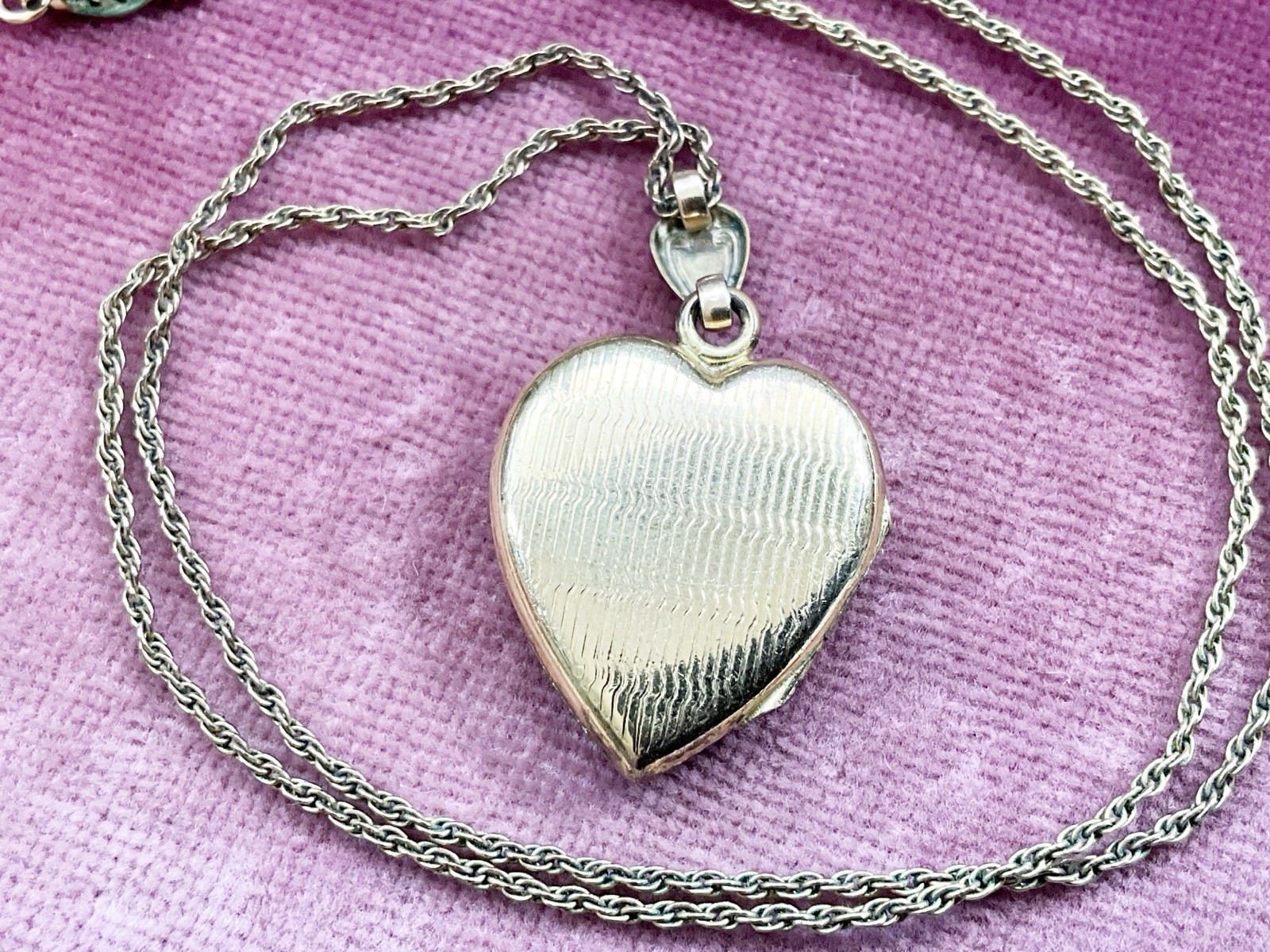 Antique Vtg. Multi Color Gold Filled Heart Locket Pendant Necklace with Flowers