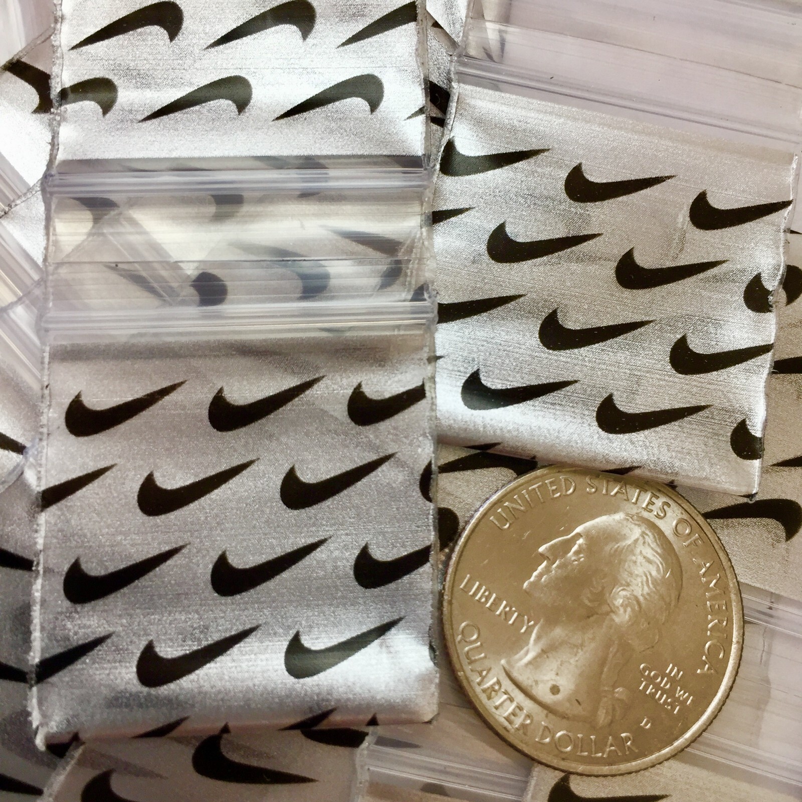 BaggiesSince1987 – 125125 Design Zip Bags 100PCS BEST 1.25″ X 1.25″, READ DETAIL