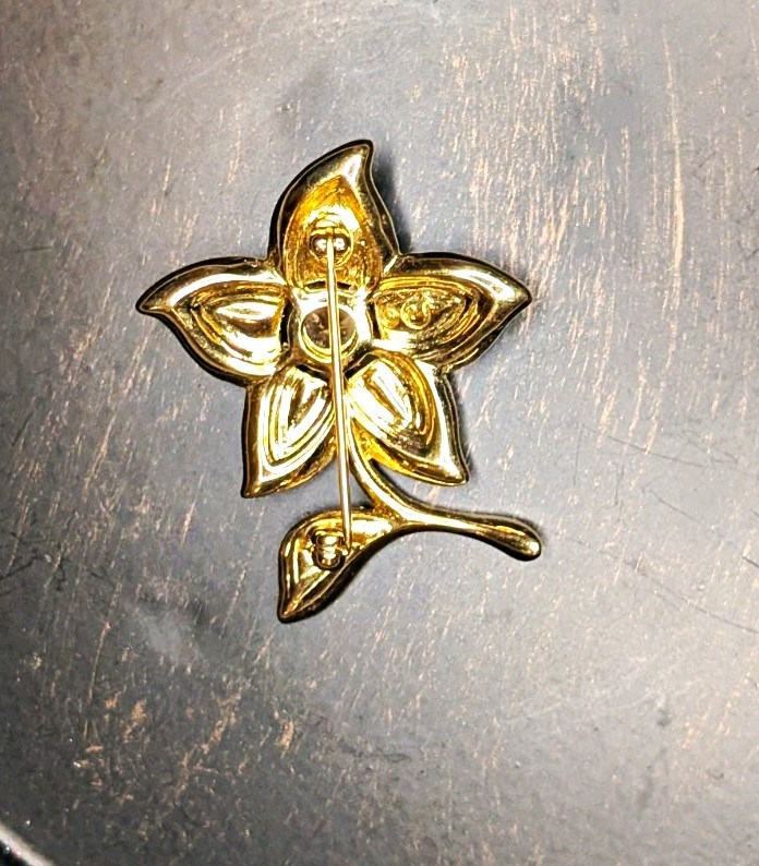 Swarovski Flower Brooch Pin Gold Tone Pavé Clear Rhinestone Round Crystal