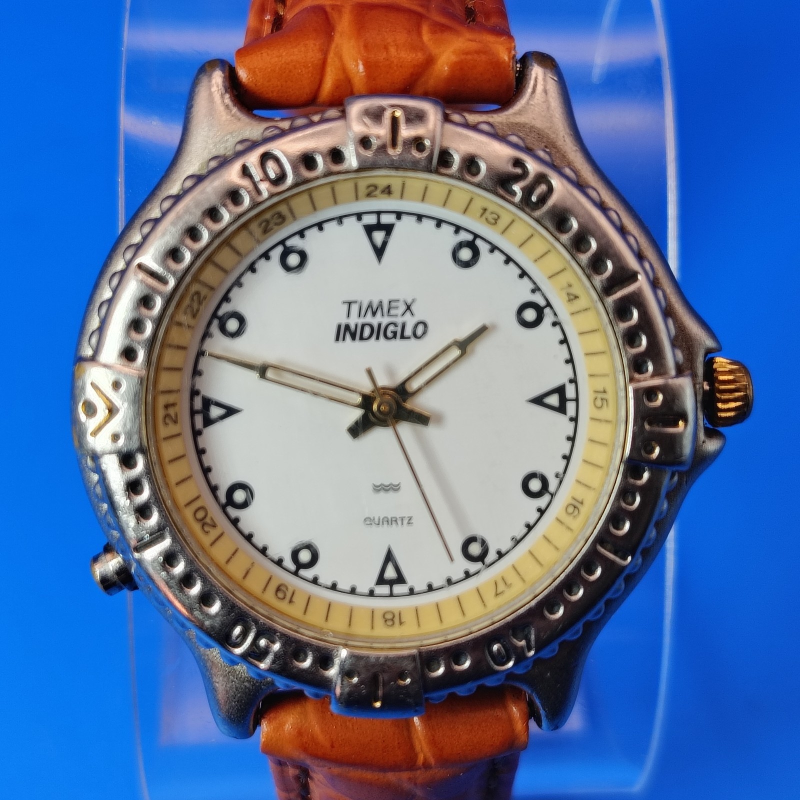 Vintage 1994 Timex 33mm Mens Quartz Field Watch Leather Band Indiglo Not Working