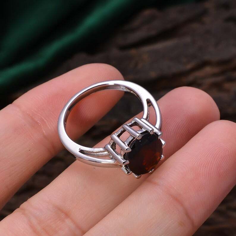 4.1 Gram 92.5 Sterling Silver Ethnic Ring Band Natural Red Garnet Oval Gemstone