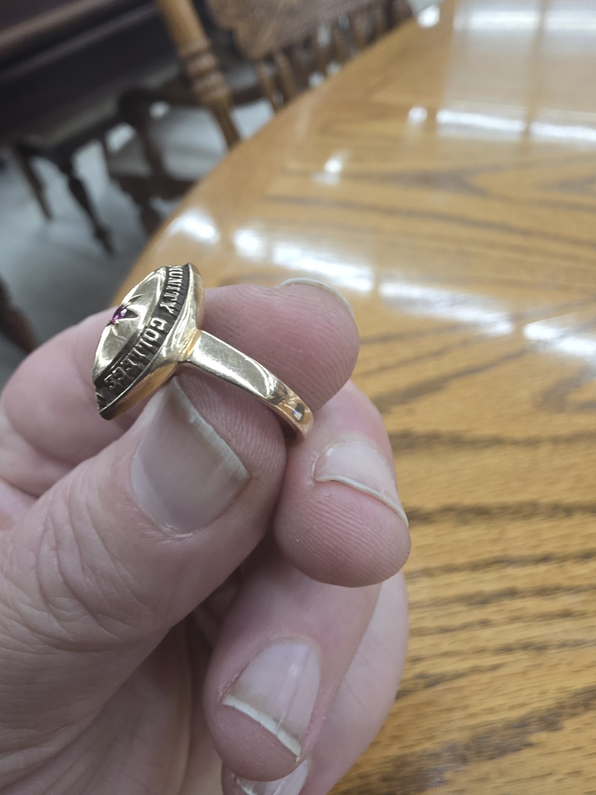 Vtg 10K Washtenaw Community College Class Ring Gold Purple Stone 5.3 Grams