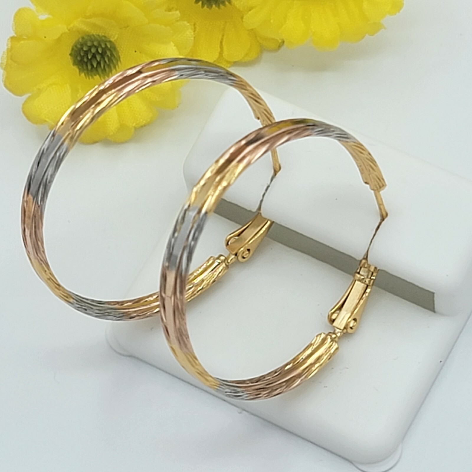 Women’s Jewelry Tri-Color Gold Plated 4mm Hoop Earrings 1.25in D Oro Laminado