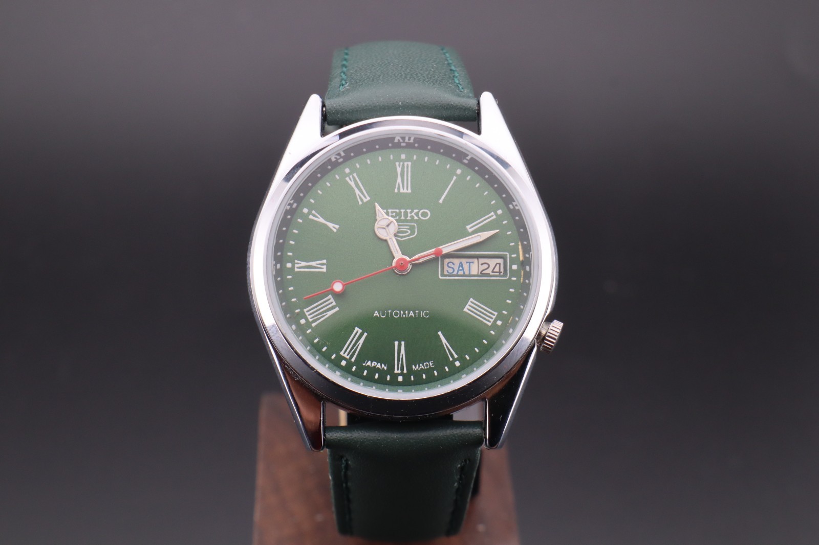 Vintage Seiko 5 Automatic 7009A Japan Made Men’s Wrist Watch, Day/Date