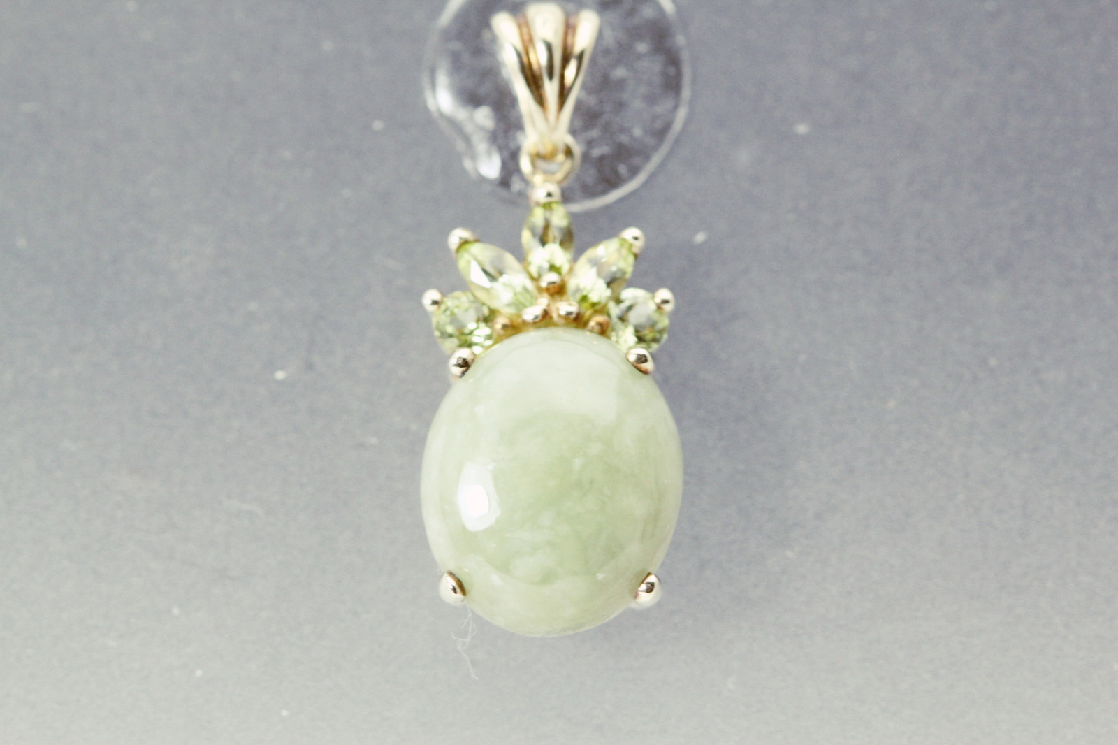 10k Yellow Gold Green Cabochon Stone with Accents Pendant 2 Grams (PEN9932)