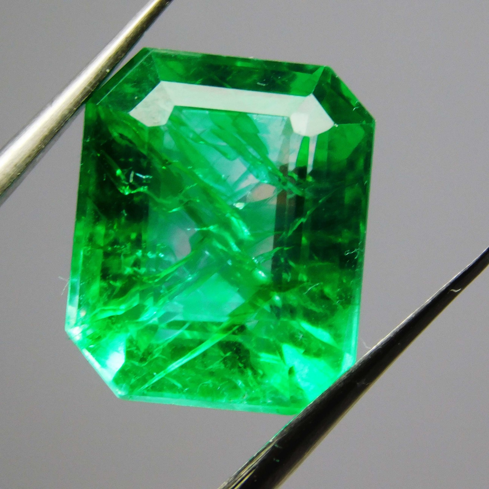 Natural 7.90 Ct Colombian Emerald Emerald Cut Green CERTIFIED Loose Gemstone