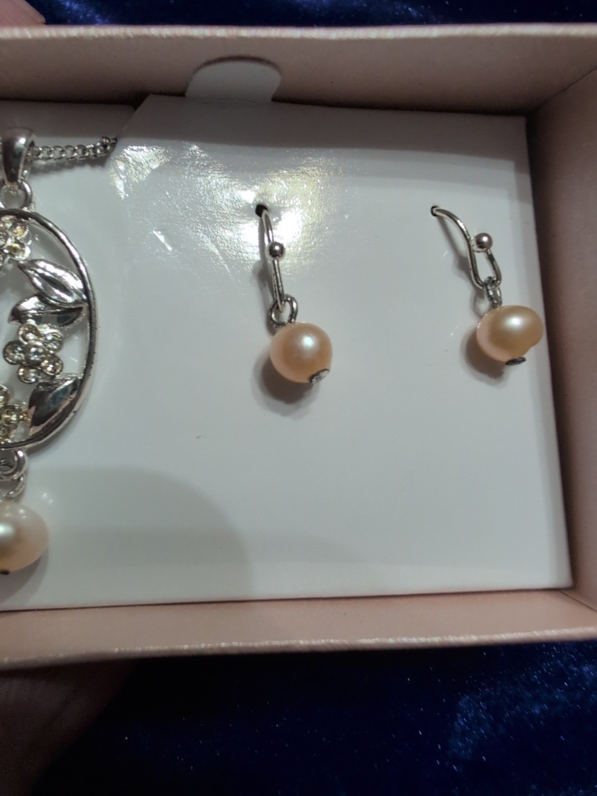 AVON Sweet Sunshine FRESHWATER PEARL Gift Set. Pierced. PINK. Women/Juniors NEW