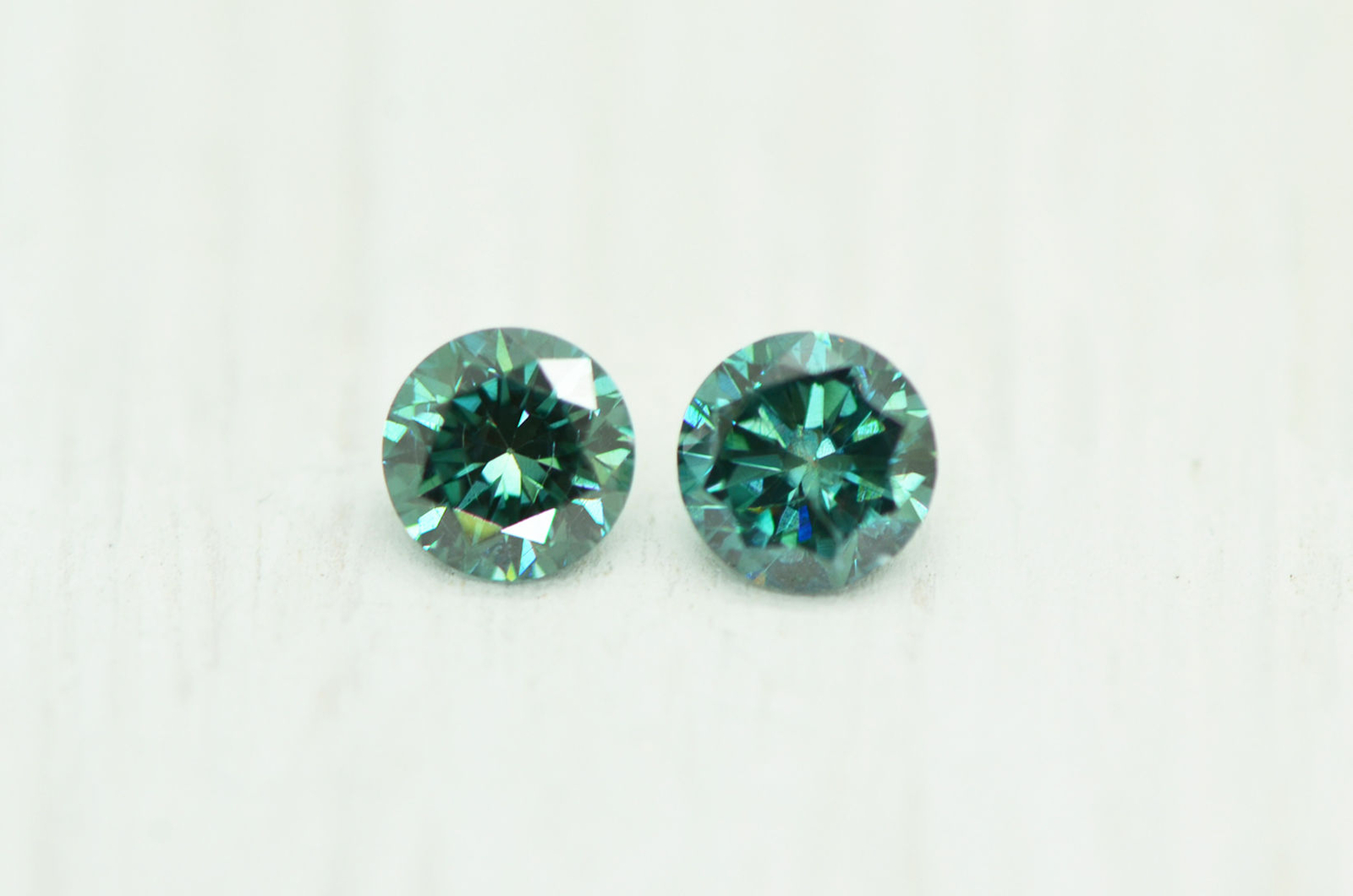 Diamond Pair Round Shape Fancy Green Color 4.40 MM Real Loose VS2/SI1 0.72 TCW