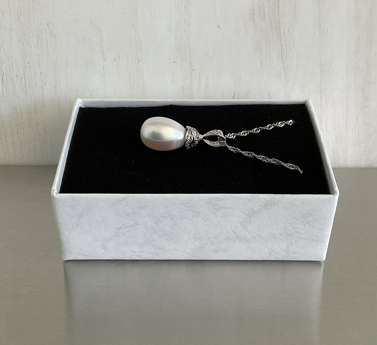 Genuine Pearl with 28 Diamond Accents Pendant Necklace 925 Sterling Silver 17″