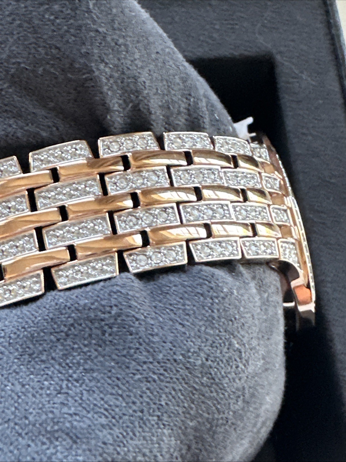 Bulova Quartz Women’s Pave Dial Crystals Rose Gold Watch 32mm 98L235