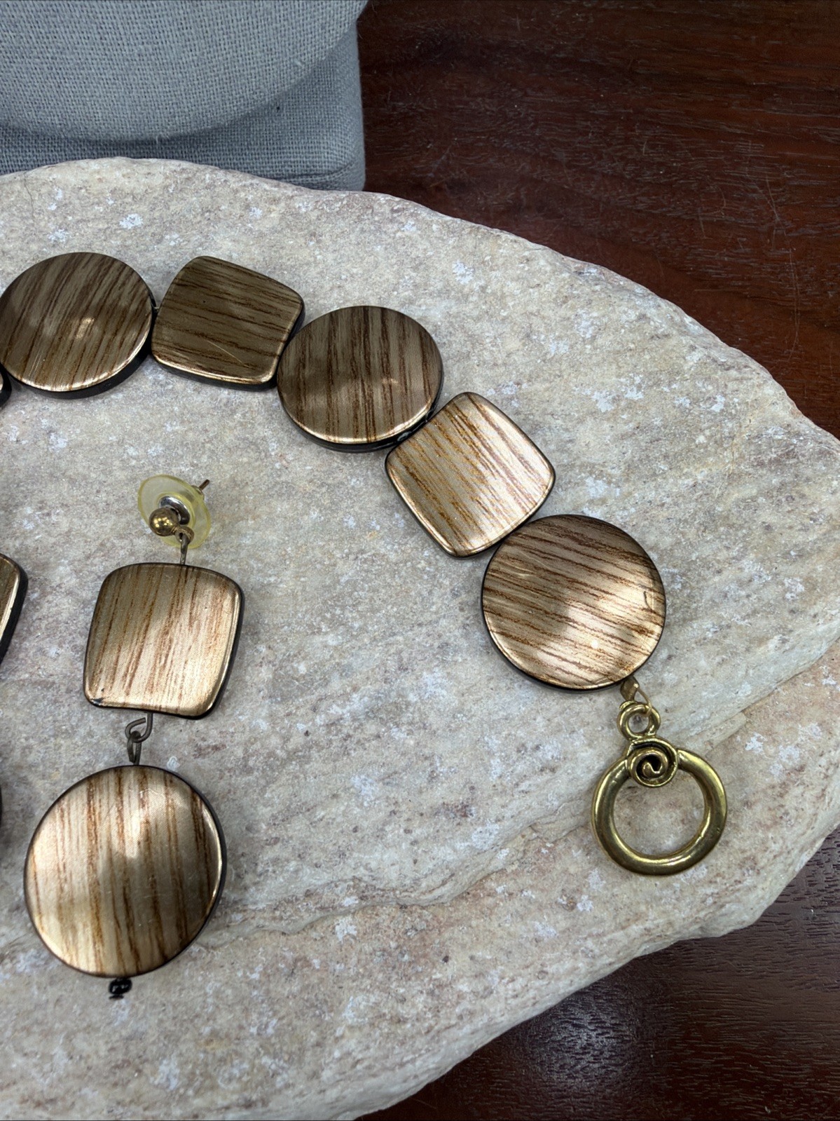 Vintage disc copper plastic wood grain bracelet, necklace & Earrings