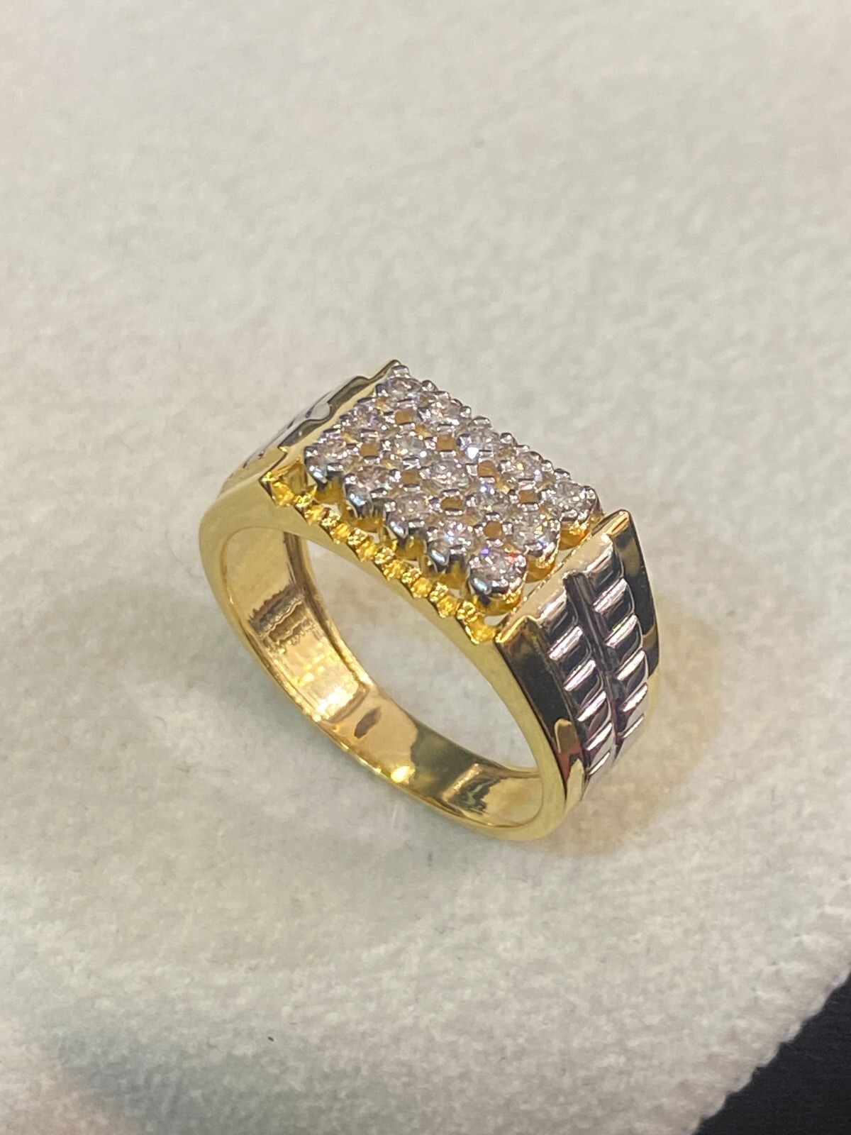 1/2 Cts Round Brilliant Cut Diamonds 15-Stone Men’s Anniversary Ring In 14K Gold
