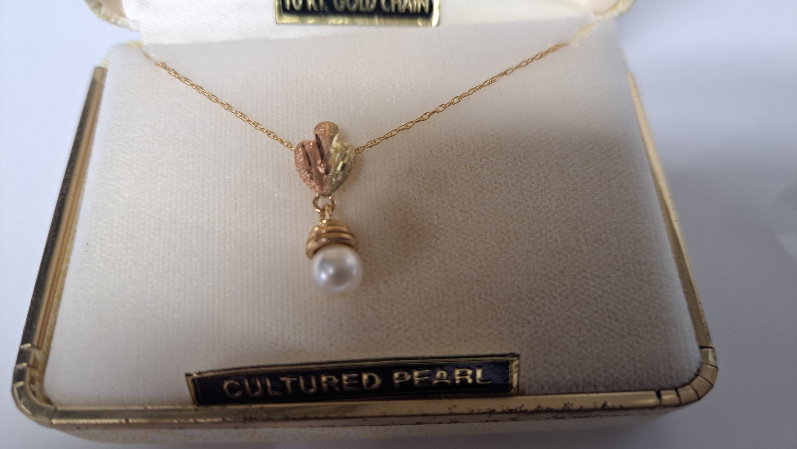 Landstrom’s Black Hills Gold, Cultured Pearl Necklace Pendant 10k12k w/18″ Chain