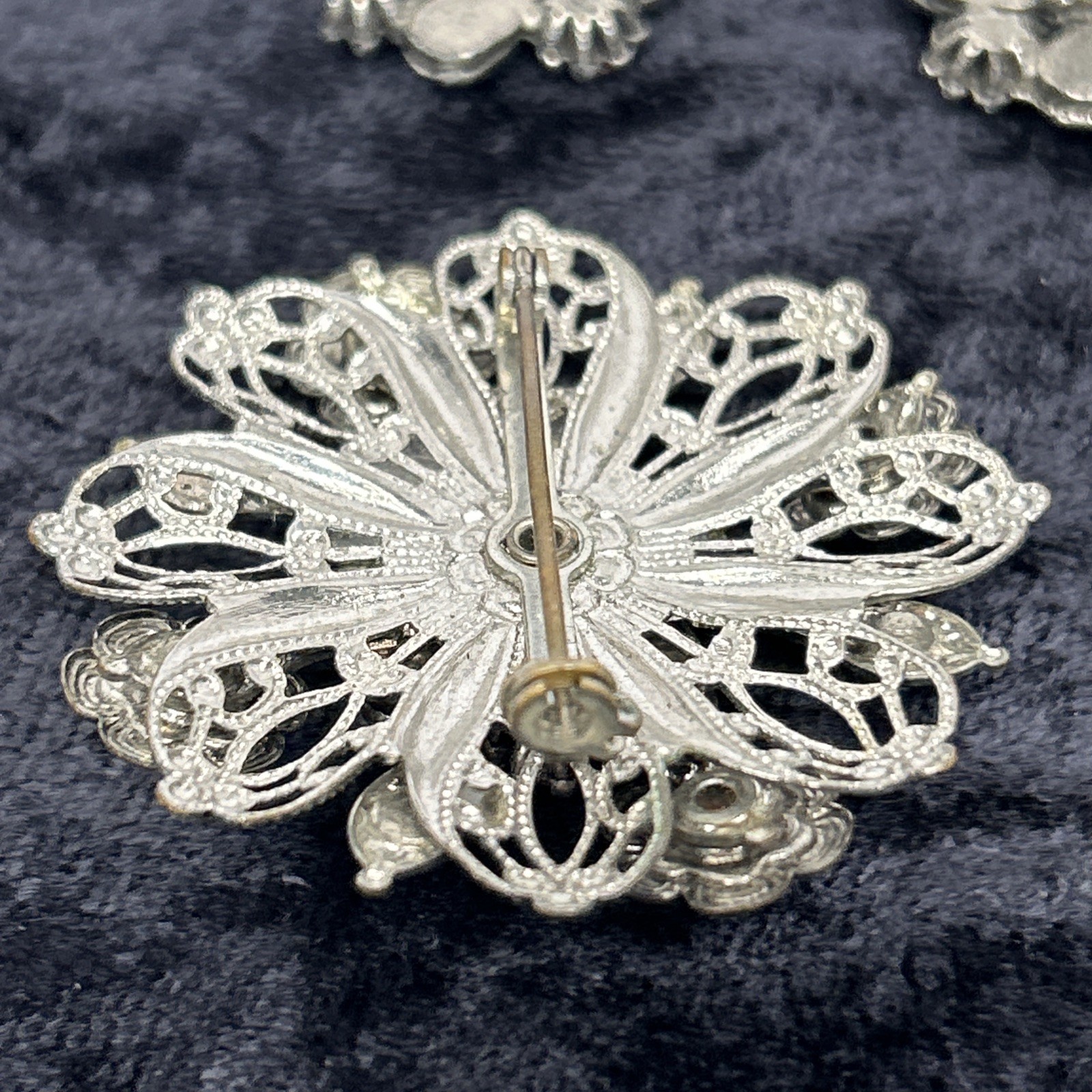 Vintage Silver tone Costume Jewelry Broach And Earrings Blue And Peach