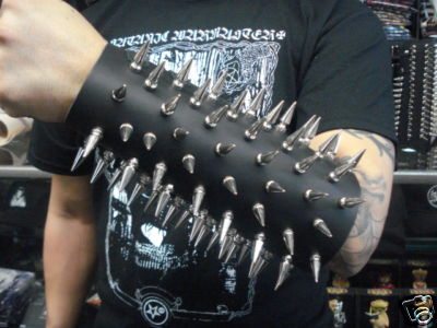 MARDUK’S LEATHER OLD SCHOOL SPIKED BRACERS. BLACK METAL (MDLG0011)