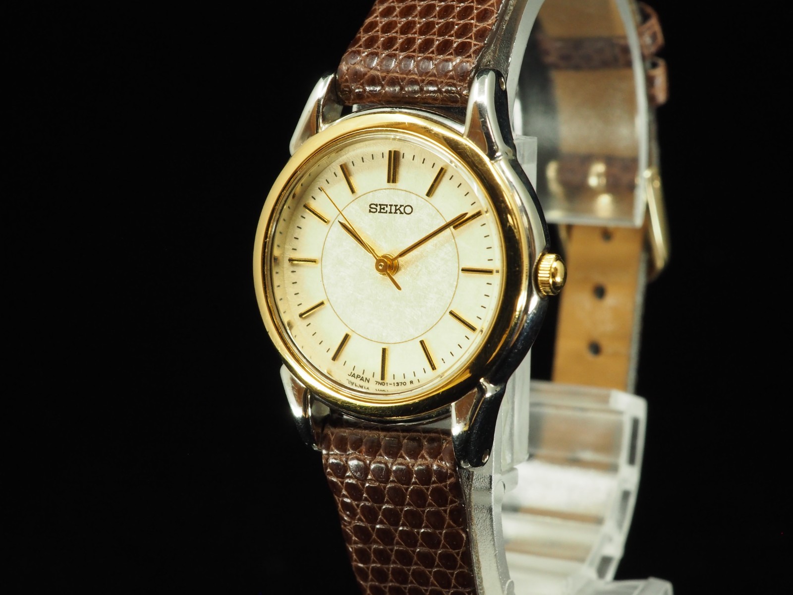 Vintage 1997 N MINT Seiko 7N01-6880 Gold Two Tone Qz 24mm Womens Watch JAPAN