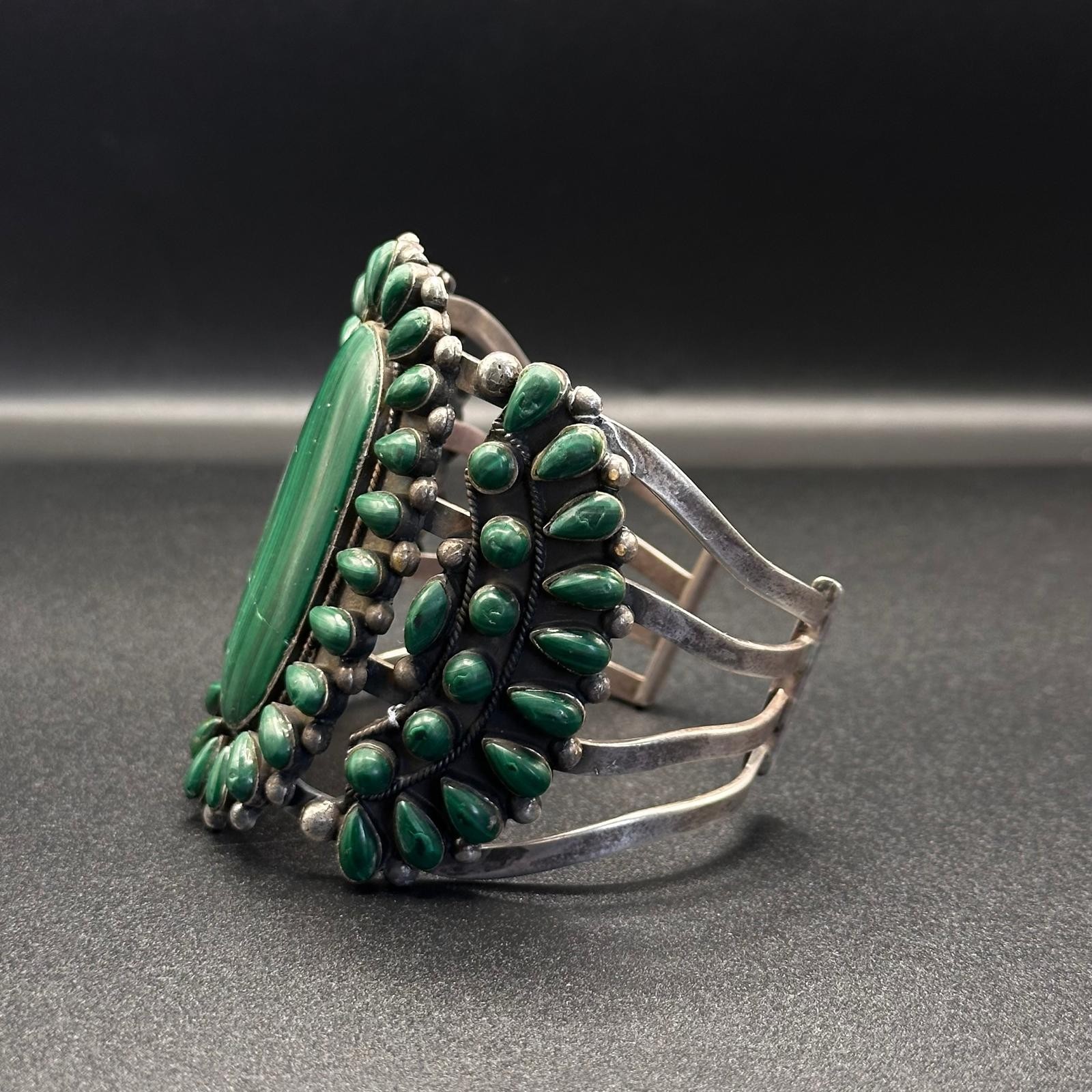 A Large Native American Navajo Silver & Malachite Cluster Cuff Bracelet , 114 g