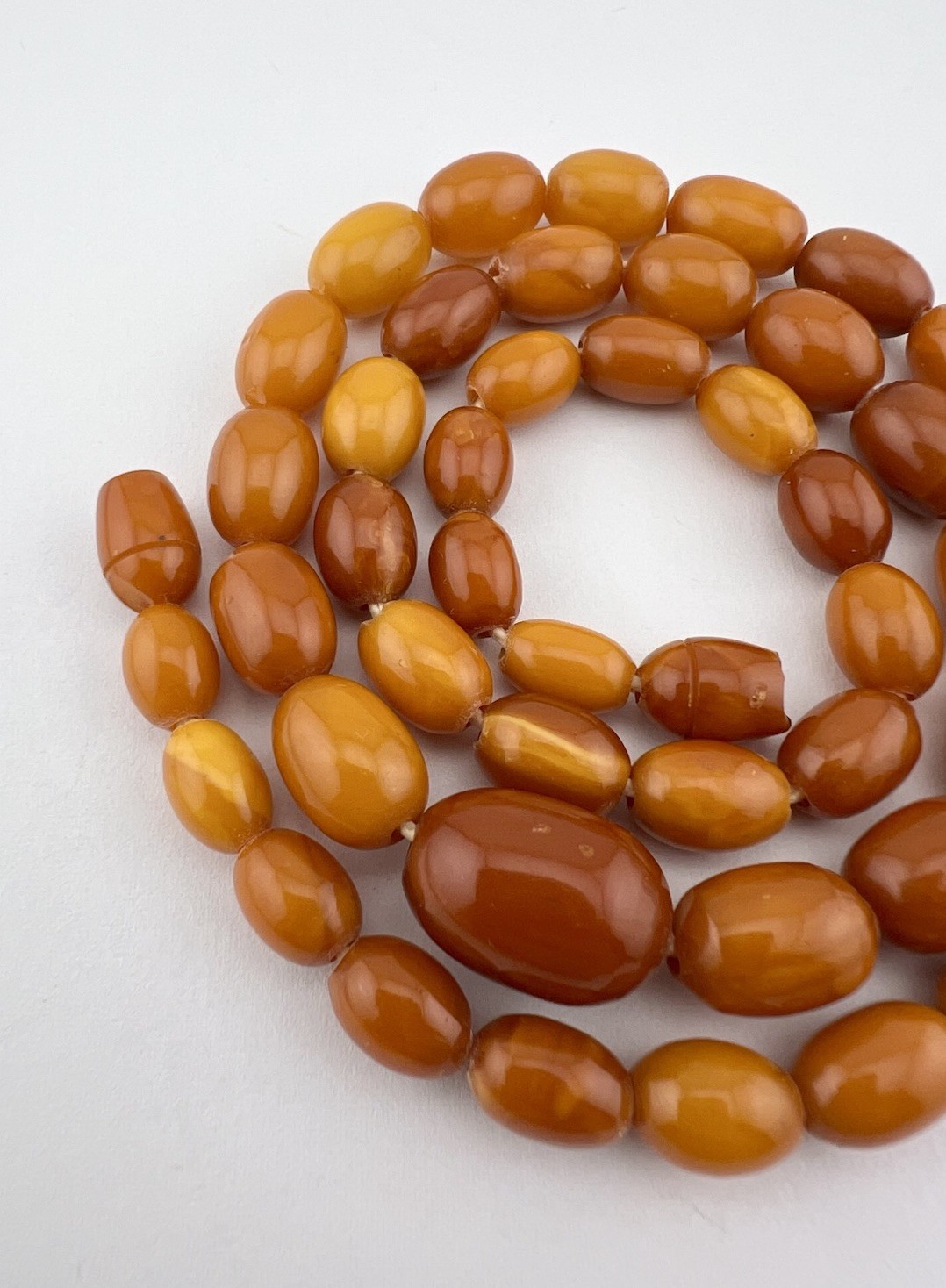 21.5g- Antique Butterscotch Egg Yolk Baltic Amber Swirl Oval Bead Necklace 21.5″