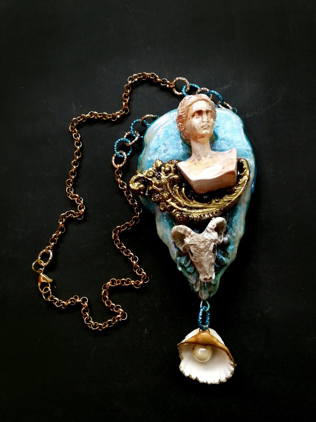 Luxury Jewelry Belle Epoque Art Deco Nouveau Necklace Pendant Woman Shell Animal