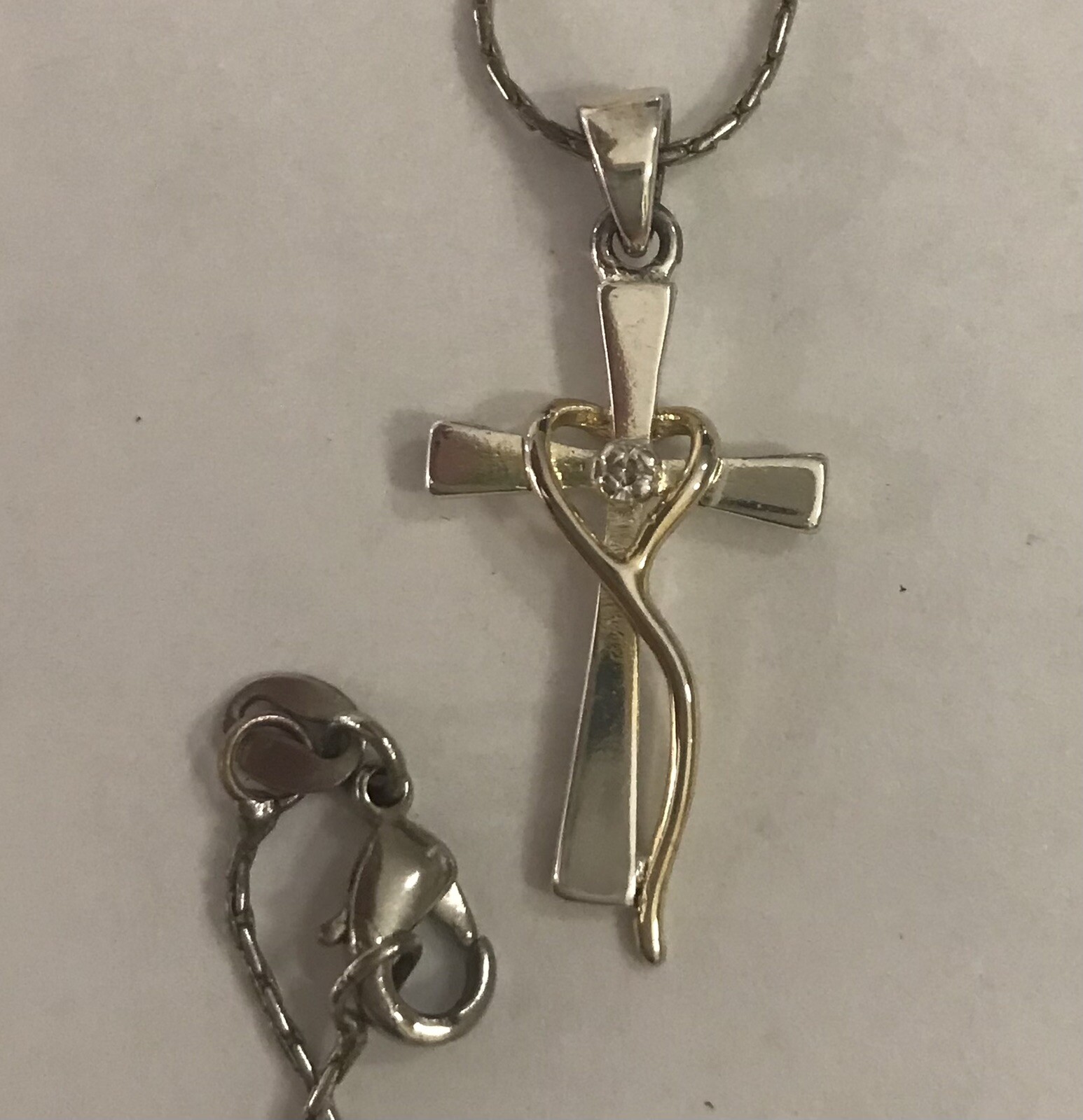 LA 925 Sterling Silver 1″ Cross Pendant On An 18″ Chain Necklace