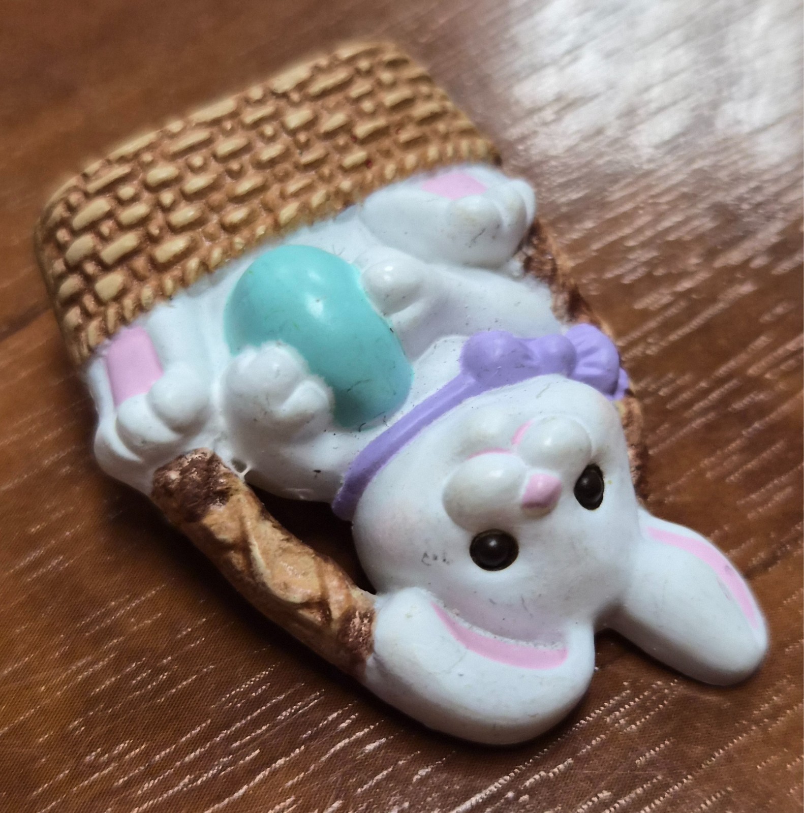 Vintage 90’s Hallmark Cards Spring Easter Bunny Rabbit In A Basket Pin / Brooch