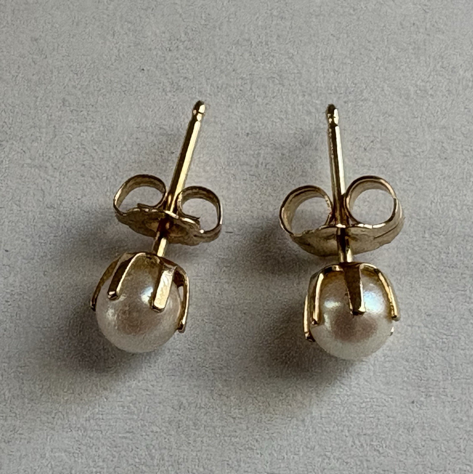 14K Yellow Gold Prong Set Genuine Pearl Stud Pierced Post Earrings .69 Grams