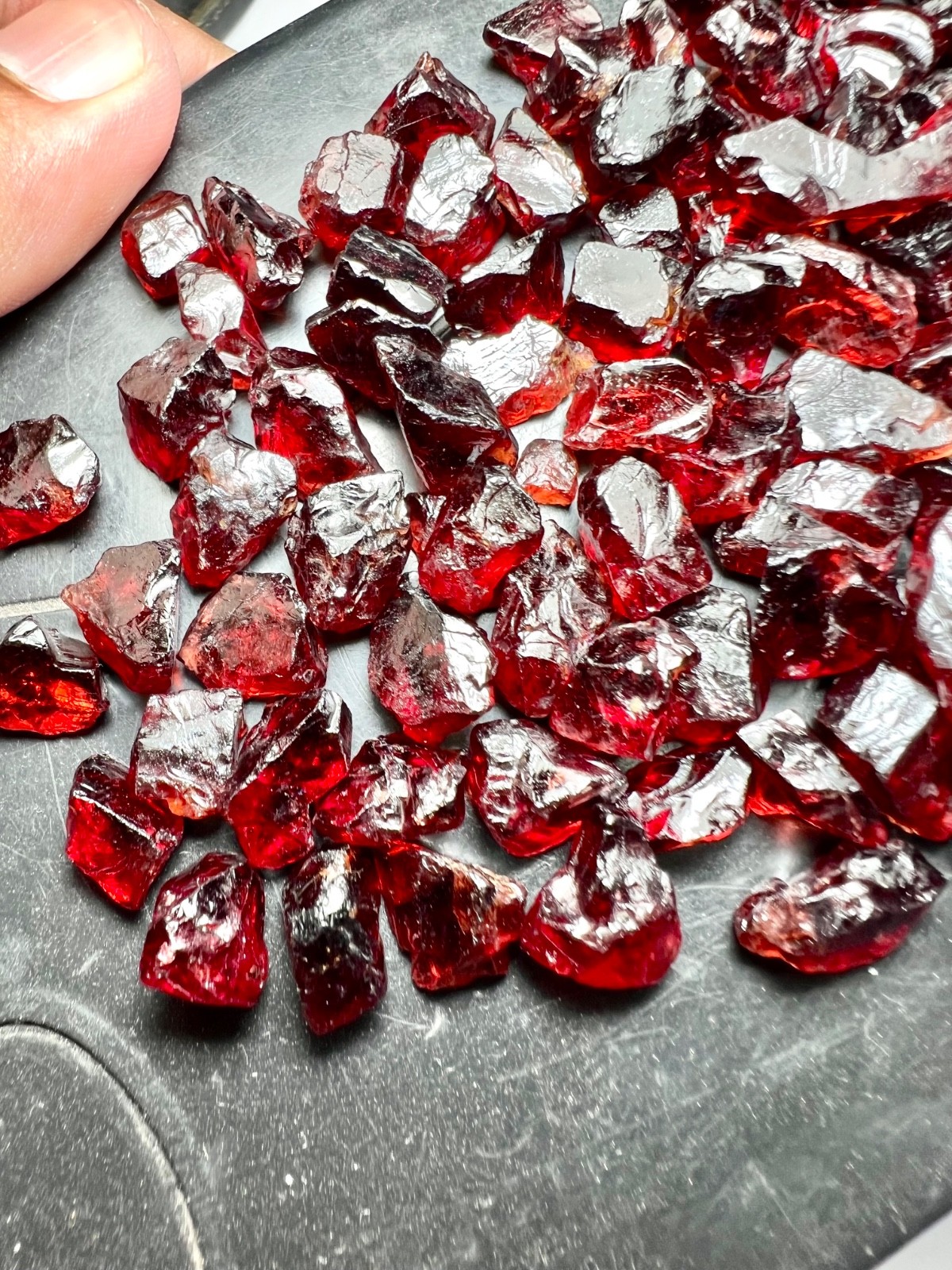 370Ct Natural Rhodolite Garnet Rough Facet Grade Parcel Tanzania Lot