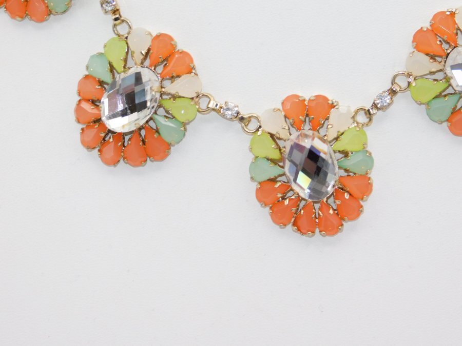 A360-VINTAGE NECKLACE~FLOWER LOOK~GREEN/ORANGE/YELLOW/WHITE STONES~19″-21″