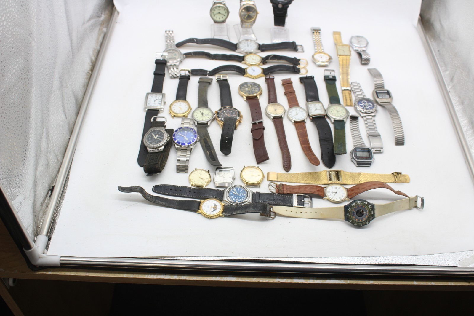 30 x Vintage Gents Quartz Wristwatches Inc. Pulsar, Lorus, Seiko, Swatch, etc.