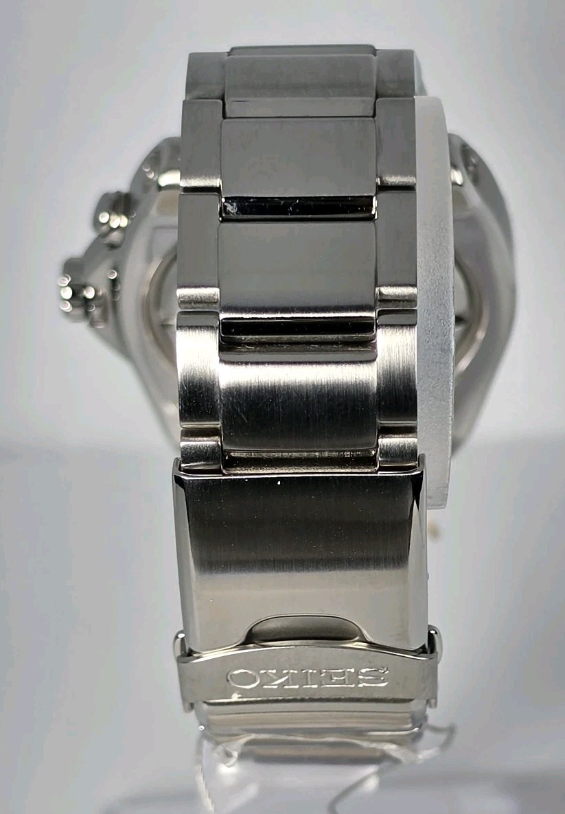 SEIKO KINETIC DIVERS MEN’S STAINLESS STEEL STEEL WATER RESISTAN 200M BLACK DIAL